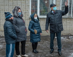 В первом округе проведены работы по спилу аварийного дерева