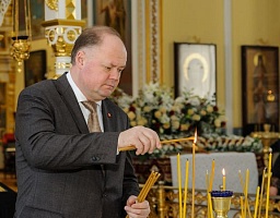 Православные верующие воспоминают крестную смерть и погребение Спасителя