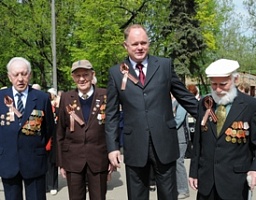 Вадим Супиков устроил праздник для ветеранов