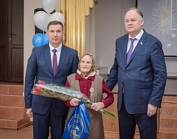 В Железнодорожном районе ветеранам вручены первые юбилейные медали 