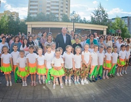 Принял участие в праздничном мероприятии в филиале «Антошка» детского сада № 5 «Умка»