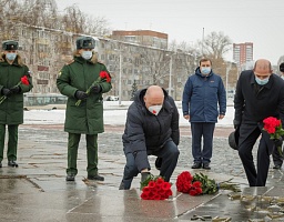 Память участников Сталинградской битвы почтили минутой молчания