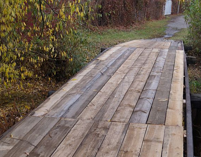 Вадим Супиков помог восстановить пешеходный мост в частном секторе