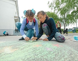 Проведён конкурс детских рисунков на асфальте «В Пензе — вся история России»