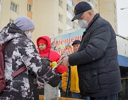 Вадим Супиков организовал раздачу святой воды