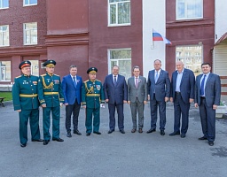 Церемония вручения дипломов, нагрудных знаков лейтенантам ПАИИ