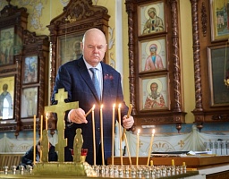 Посетил Покровский Архиерейский собор, чтобы почтить светлую память мамы Розы, сегодня ей бы исполнилось 100 лет