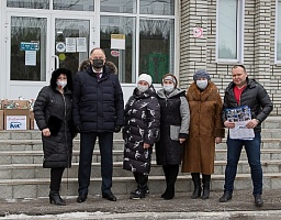 Вадим Супиков передал новогодние подарки детям медиков, работающих в «красной зоне»