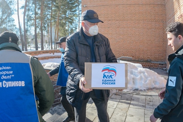 Вадим Супиков доставил гуманитарную помощь в санаторий имени Володарского