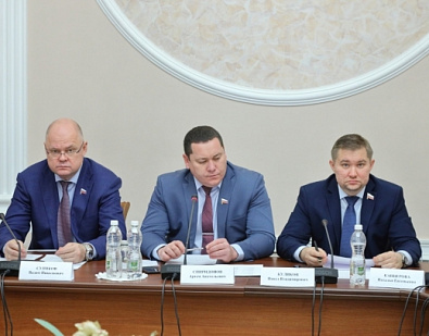 Принял участие в заседании комитета регионального парламента по вопросам ЖКХ и строительства