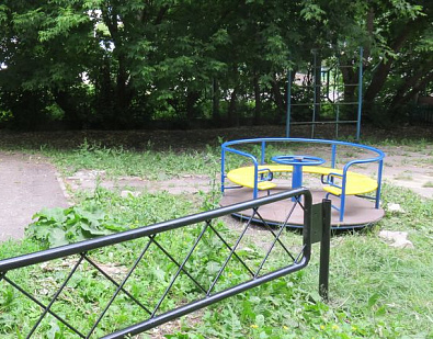 Вадим Супиков помог родителям в решении вопросов безопасности их детей 