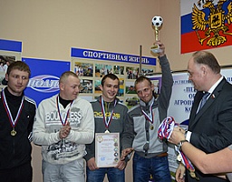 Вадим Супиков наградил победителей и призеров зимнего чемпионата по дворовому футболу