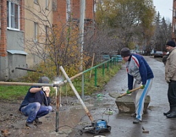 На улице Литвинова при помощи депутата благоустроили двор