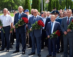 Торжественная церемония, приуроченная к 360-летию Пензы, состоявшейся у стелы «Пенза — город трудовой доблести»