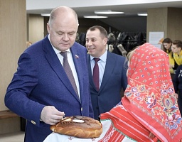 Принял участие в торжественном мероприятии, приуроченном ко Дню российского студенчества, который прошел в Доме офицеров.