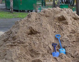 Выполнены наказы избирателей по доставке песка для детских площадок