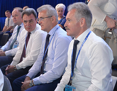 Съезд «Единой России» утвердил программу и выдвинул кандидатов в депутаты Госдумы 