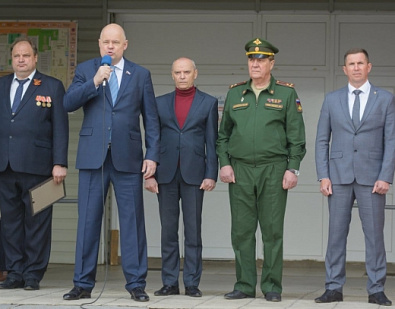 Вадим Супиков поздравил кадетов и воспитанниц школы № 70 с Днем прощания со знаменем