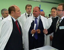Избиратели получили газету "Наш депутат" - отчет депутатской деятельности Вадима Супикова за период весна-лето 2010 года