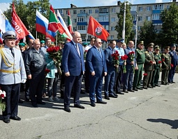 По многолетней традиции, в день вероломного нападения фашистской Германии на Советский Союз, пензенцы собираются у Монумента воинской и трудовой Славы области
